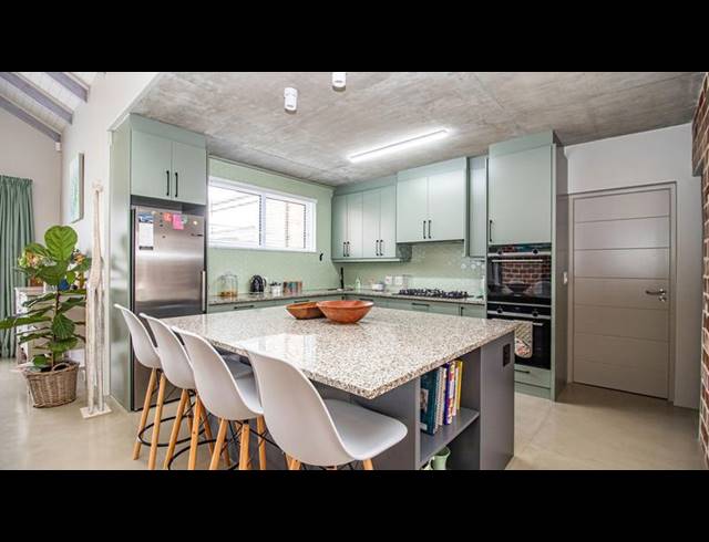 4 BEDROOM HOUSE FOR SALE IN SANDBAAI